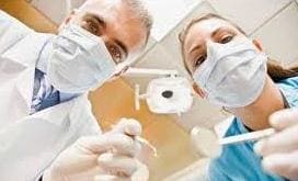 2 dentists using masks 2